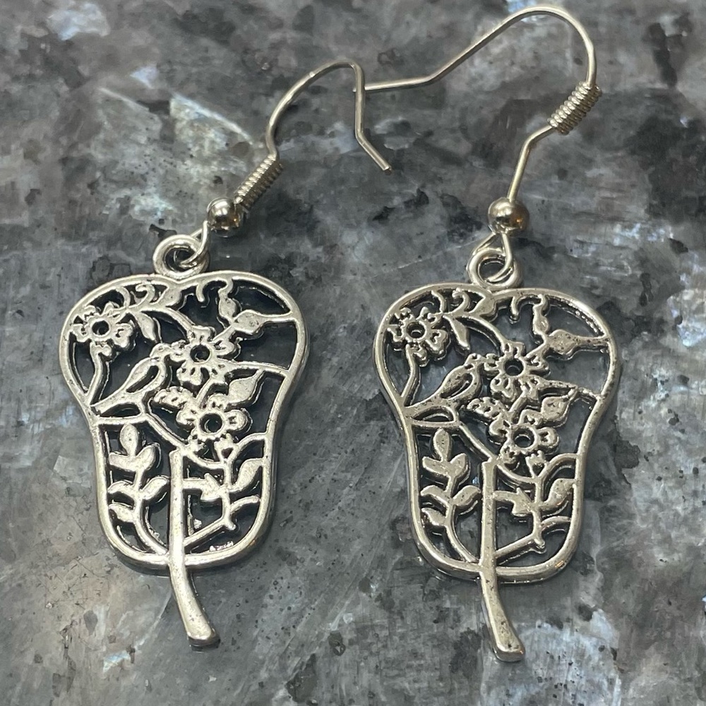 2/$25 or 3/$35 NWOT Silver Tulip and daisy cutout earrings - Picture 2 of 6